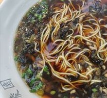 Pickled Cabbage and Pork Noodles