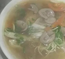 Green Vegetable and Pig Kidney Noodles