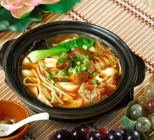 Sizzling Pork and Noodles in Clay Pot