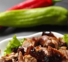 Large Bowl of Yellow Bean Braised Pig's Trotters