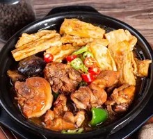 Braised Tofu Noodles in Yellow Sauce