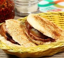Pork head sandwich in baked flatbread