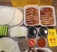 北京片皮烤鸭