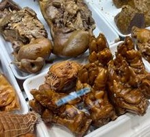 Braised Pork Trotters in Soy Sauce