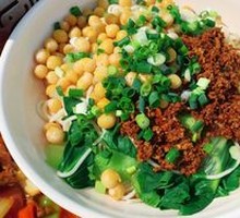 Spicy Broad Noodles with Pea Paste