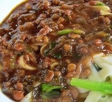 杂酱刀削面