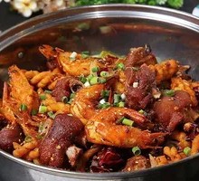 Stewed Pork Trotter with Squid and Shrimp in Hanging Pot