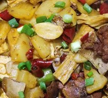 Stewed Chicken and Pork Ribs in Earthen Pot