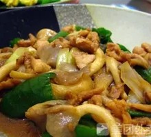 蘑菇炒肉盖浇面