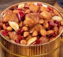 Spicy Chicken Cubes in Wooden Bucket Rice