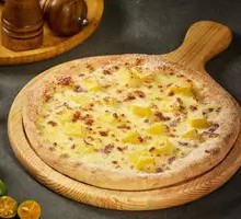 Winnie's Favorite Fresh Mango Custard Pizza