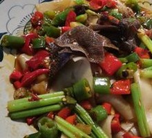 Tripe Stir-fried with Wide Rice Noodles