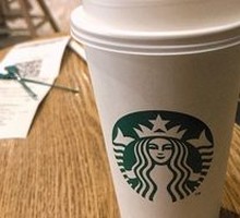 Peach-flavored Matcha Latte