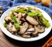 Stir-Fried Mushroom and Pork Noodles