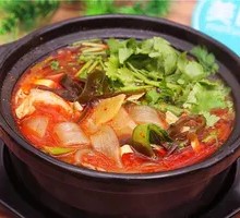 Clay Pot Rice Noodles with Blood Curd