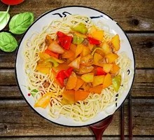 Potato Braised Pork Noodles