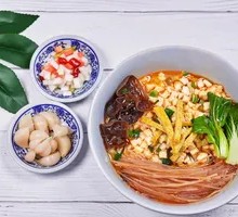 Vegetable Noodles in Soup