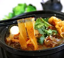 Clay Pot Rice Noodles with Blood Curd