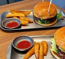 Pineapple Beef Burger