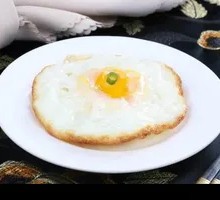Pan-fried egg sandwich