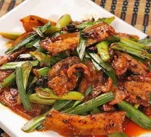 Stir-fried Pork with Garlic Shoots
