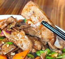 Spicy Stir-fried Whole Pork Kidneys