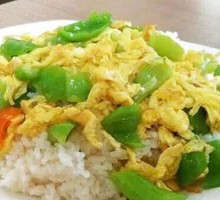 Green Pepper and Egg Rice Bowl