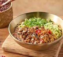 Sichuan-style Pepper Chicken Offal Noodles