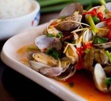 Fresh Clams Stir-Fried with Golden Herb (Original Flavor)