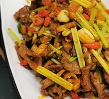 Stir-Fried Beef with Yellow Onion