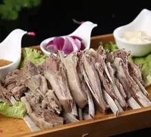 Hand-grabbed Lamb Ribs