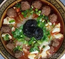 Meatball Soup with Steamed Bread