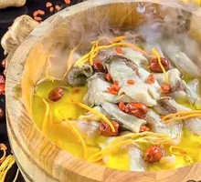 Spicy Mudpuppy Fish in Wooden Bucket