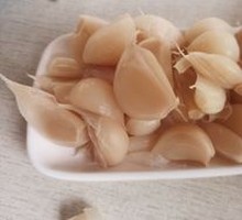 Sweet Pickled Garlic