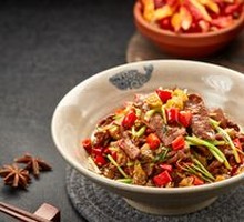 Stir-Fried Beef with Yellow Onion