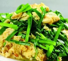 Stir-fried eggs with chives