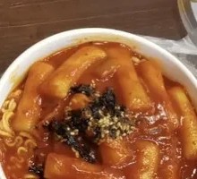 Spicy Ramen Stir-Fried Rice Cakes