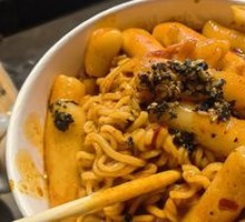 Spicy Ramen Fried Rice Cake