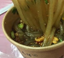 Hou Zhiwei Spicy Sour Noodles