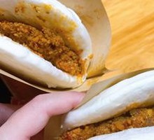 Steamed Pork in Flatbread
