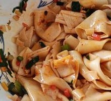 Traditional Oil-Poured Noodles