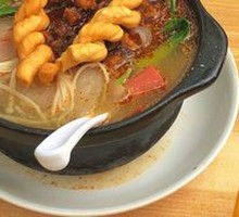 Clay Pot Rice Noodles with Blood Curd