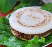 Cumin Stir-Fried Meat in Flatbread