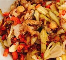 Stewed Pepper Stir-Fried Chicken