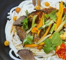 Cold-Mixed Noodles with Braised Sauce