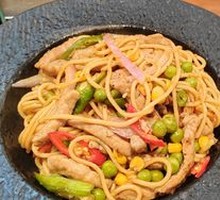 Black Pepper Beef Noodles
