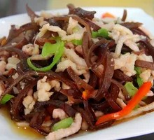 Wood Ear Mushroom and Pork Noodles