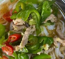 Green Pepper and Pork Noodle Soup