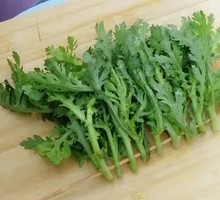 Chinese chrysanthemum greens