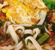 Cucumber Skin Stir-Fried with Meat and Noodle Soup